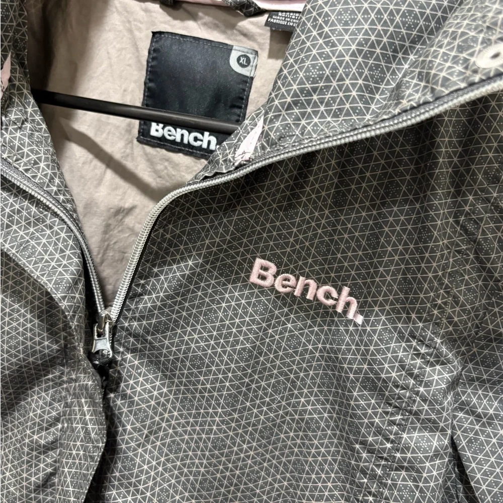 Bench Geometric Gray Jacket with Pink Embroidery